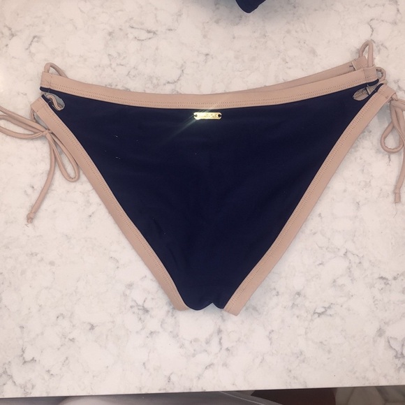 Bikini bottoms - Picture 3 of 3